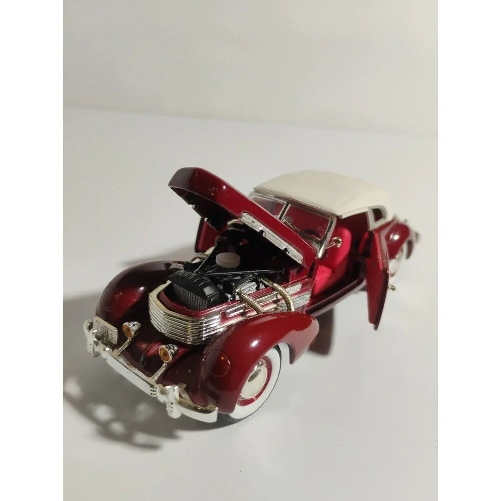 Signature Models 1937 Cord 812 Supercharged 1:64 Diecast Burgundy Cream Top